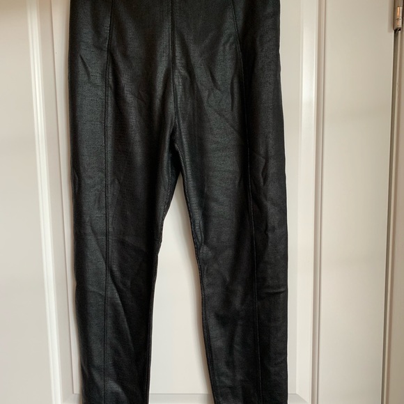 Liverpool Croc Reese Legging - Picture 2 of 7